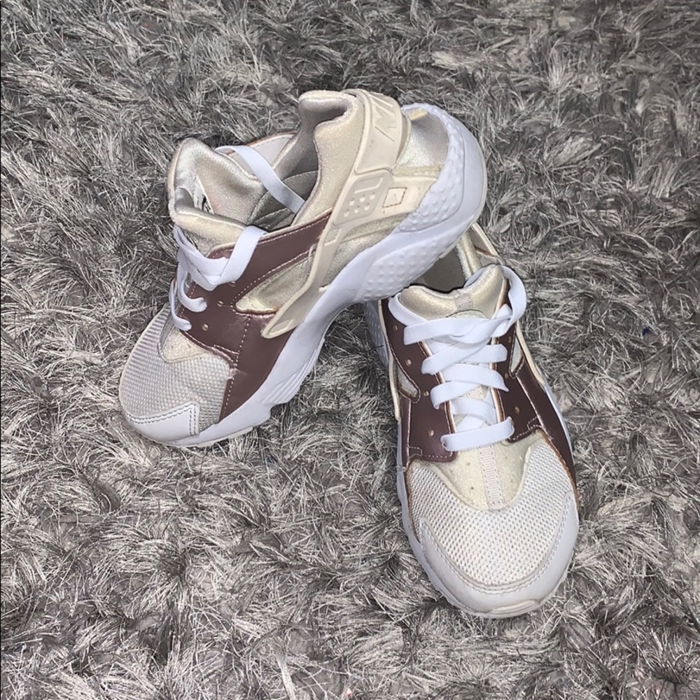 Rose gold girl Nike’s